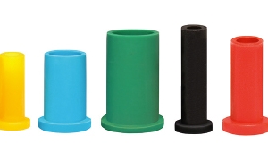 Schutz- und Isolierkappen mit Kragen und Dichtlippe